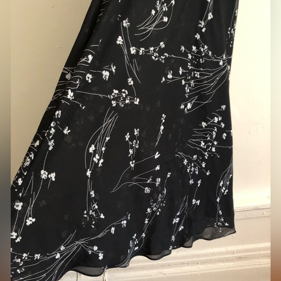 Ronni Nicole Maxi dress black with white flowers. - Picture 3 of 9